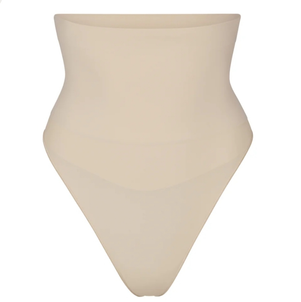 SKIMS HIGH-WAISTED THONG - SAND - M